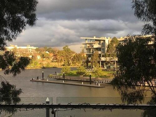Marina View Apartment On The Maribyrnong River, Melbourne Bagian luar foto