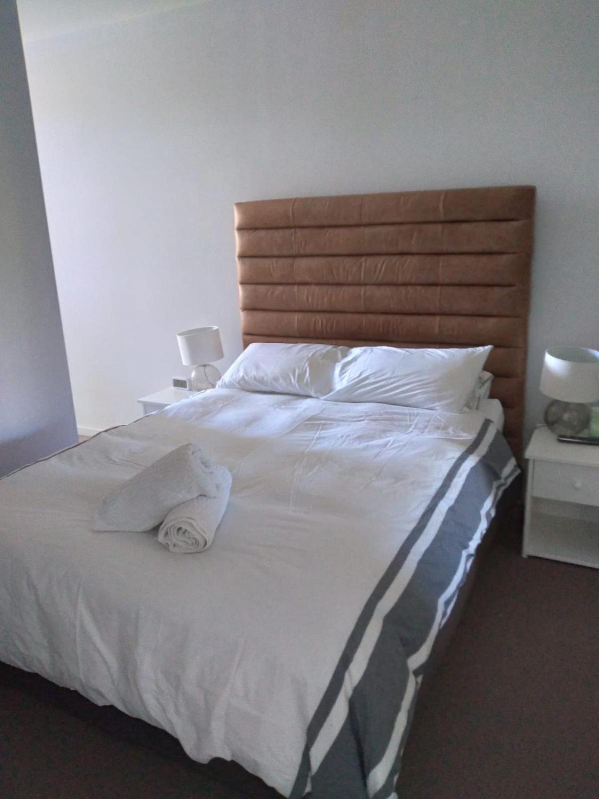 Marina View Apartment On The Maribyrnong River, Melbourne Bagian luar foto